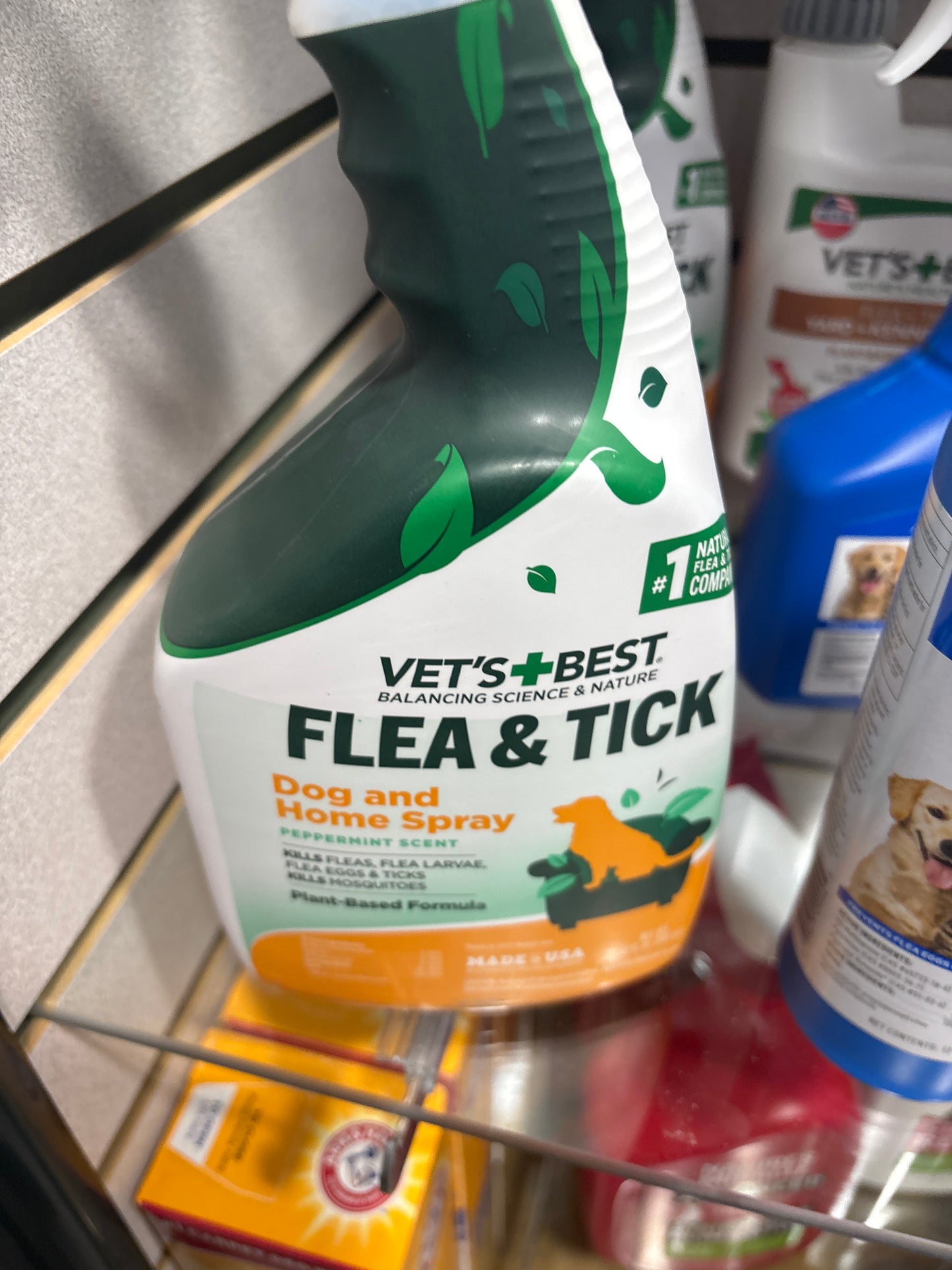 Vet's Best Flea & Tick Home Spray, Natural Flea, Tick, Bed Bug, Mosquito Killer for Home, Peppermint Oil Pest Control, Indoor Flea Treatment, Bug Repellent, 32 oz