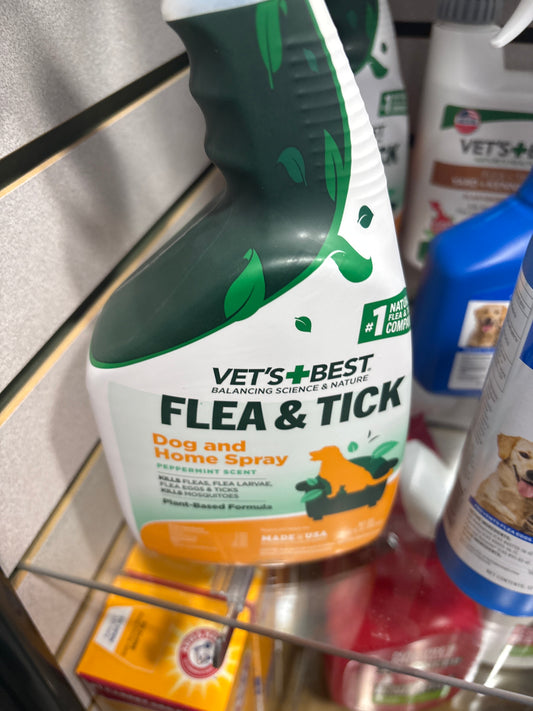 Vet's Best Flea & Tick Home Spray, Natural Flea, Tick, Bed Bug, Mosquito Killer for Home, Peppermint Oil Pest Control, Indoor Flea Treatment, Bug Repellent, 32 oz